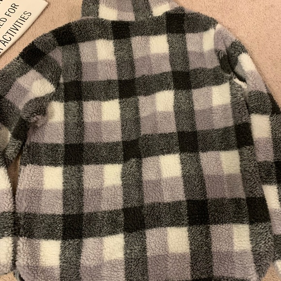 Sold Amazon 1/2 zip Buffalo plaid Pullover - Picture 5 of 5
